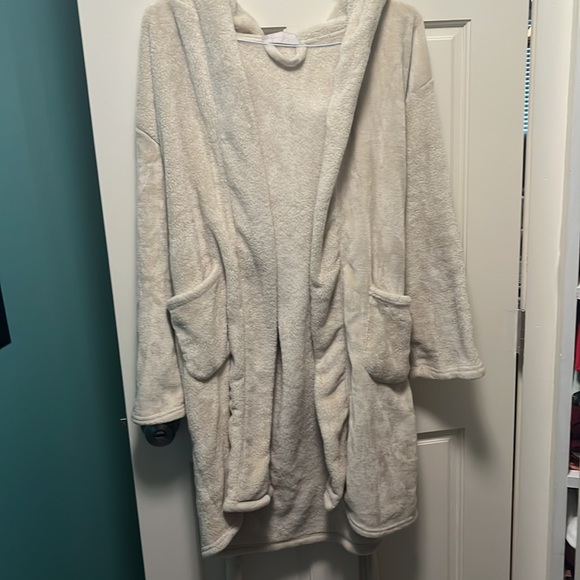 Summer & Rose Hooded Cream Soft Robe - Picture 7 of 9